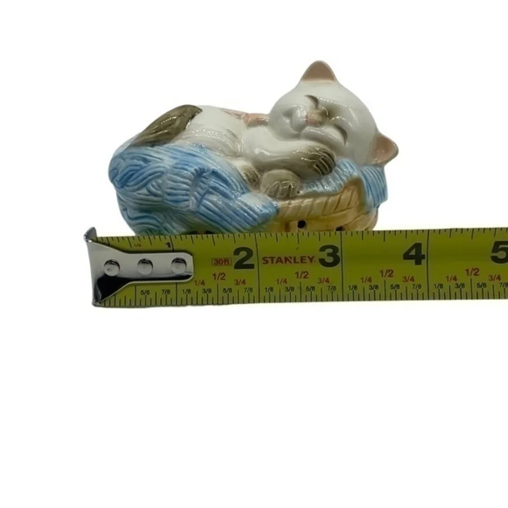 Vintage Avon Cat Napper Pomander Figurine Made in Japan 1983